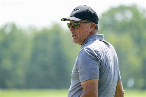 why is phil mickelson not playing golf.